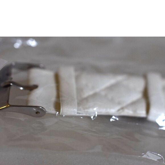 NIP Geneva Platinum White Quilted Faux Leather Band White Face New Battery Watch - Picture 4 of 5